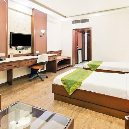 Hotel Crown Palace Indore Exterior foto