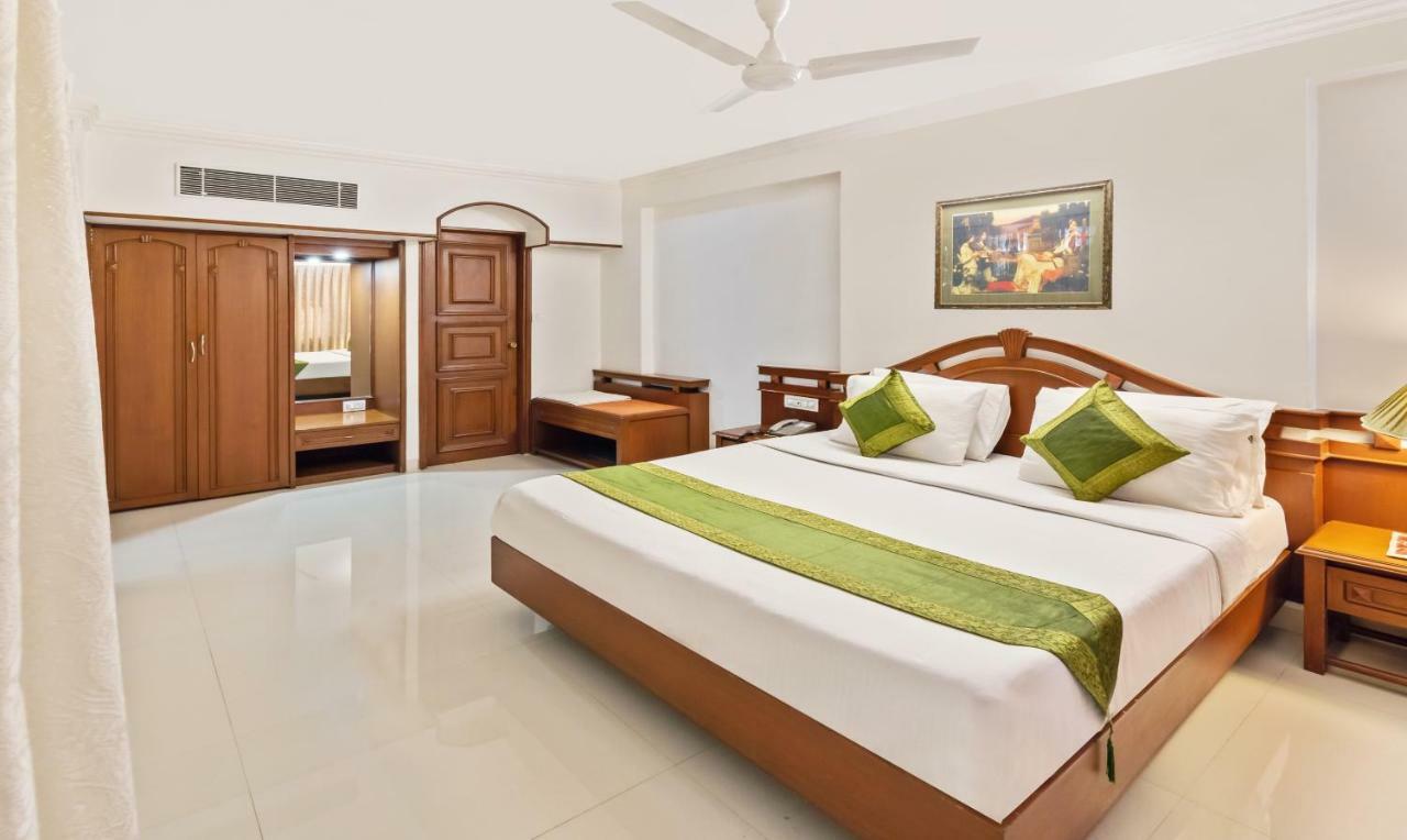 Hotel Crown Palace Indore Exterior foto