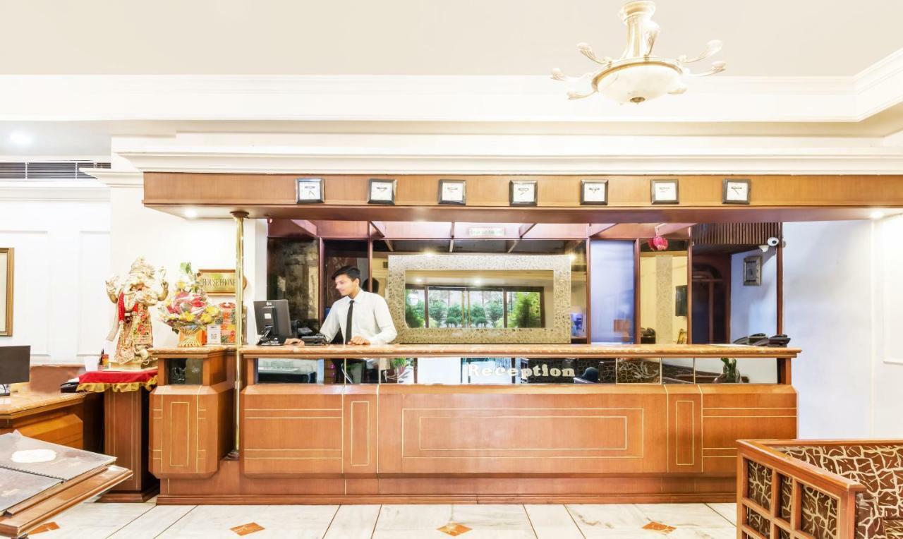 Hotel Crown Palace Indore Exterior foto